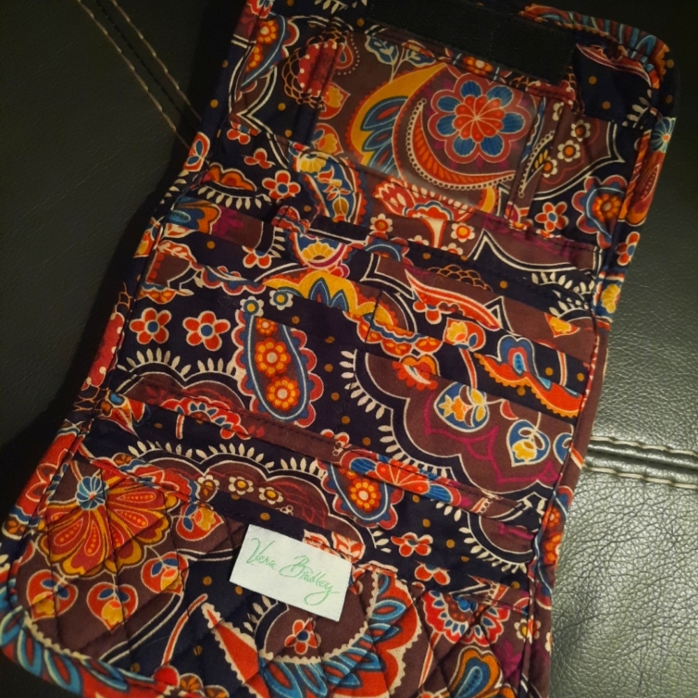 Vera Bradley billfold clutch great condition beautiful pattern